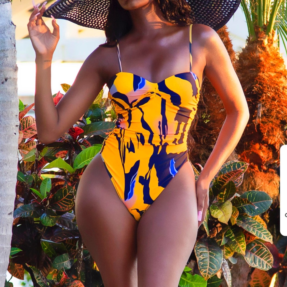 Matte collection Yellow print swimsuit